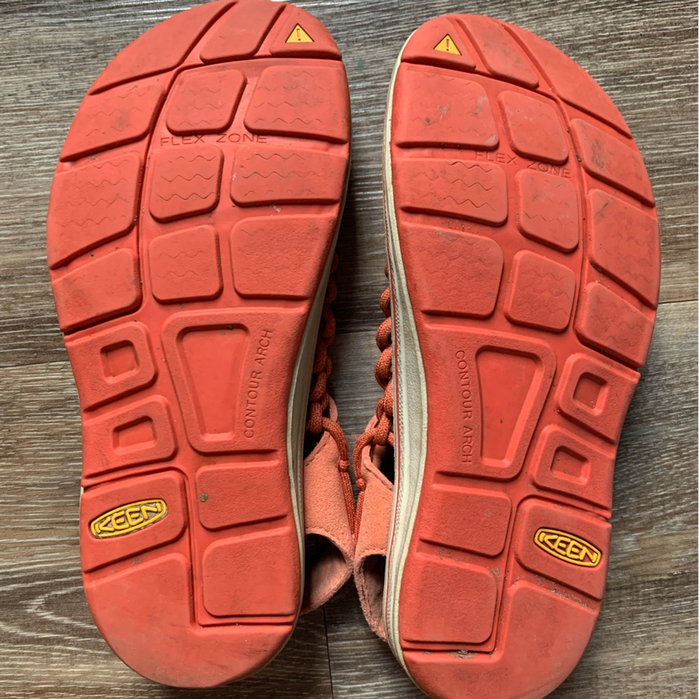 Keen Women’s UNEEK Original Sneaker Coral/Orange 7.5 - Picture 5 of 6